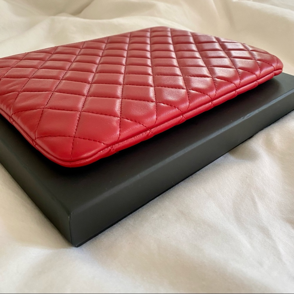 Chanel Medium O Case Clutch - Picture 5 of 13